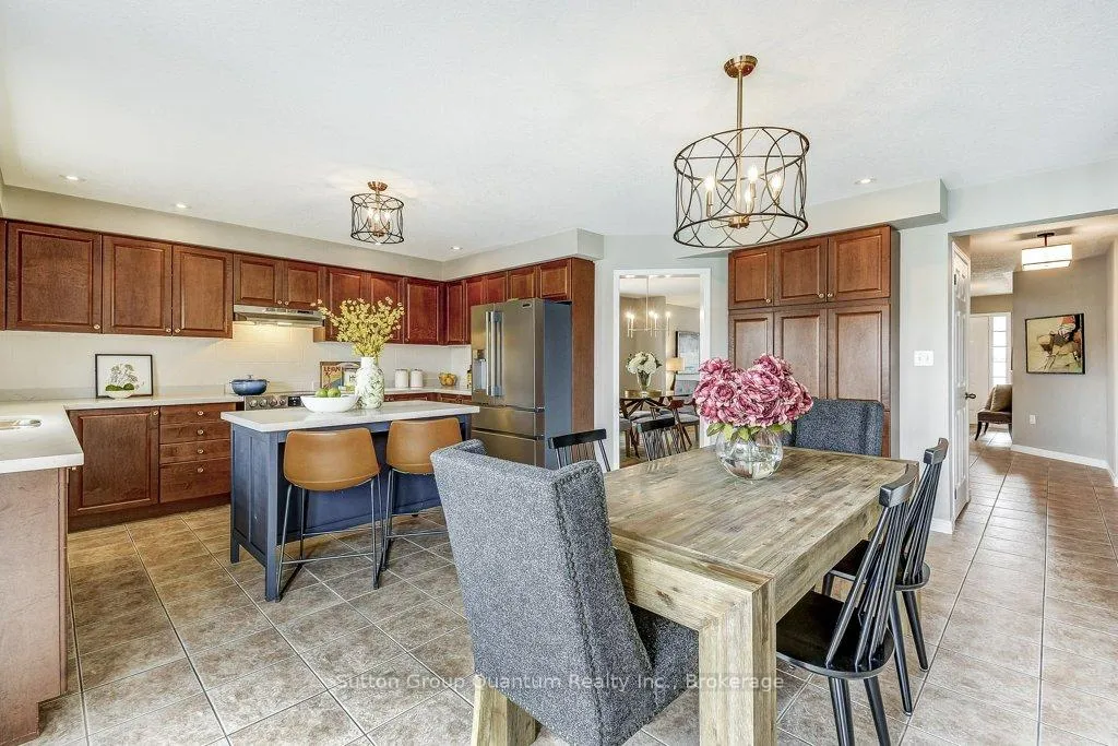Photo 13 of 132 Eringate Drive, Hamilton, Stoney Creek Mountain — HOMEH