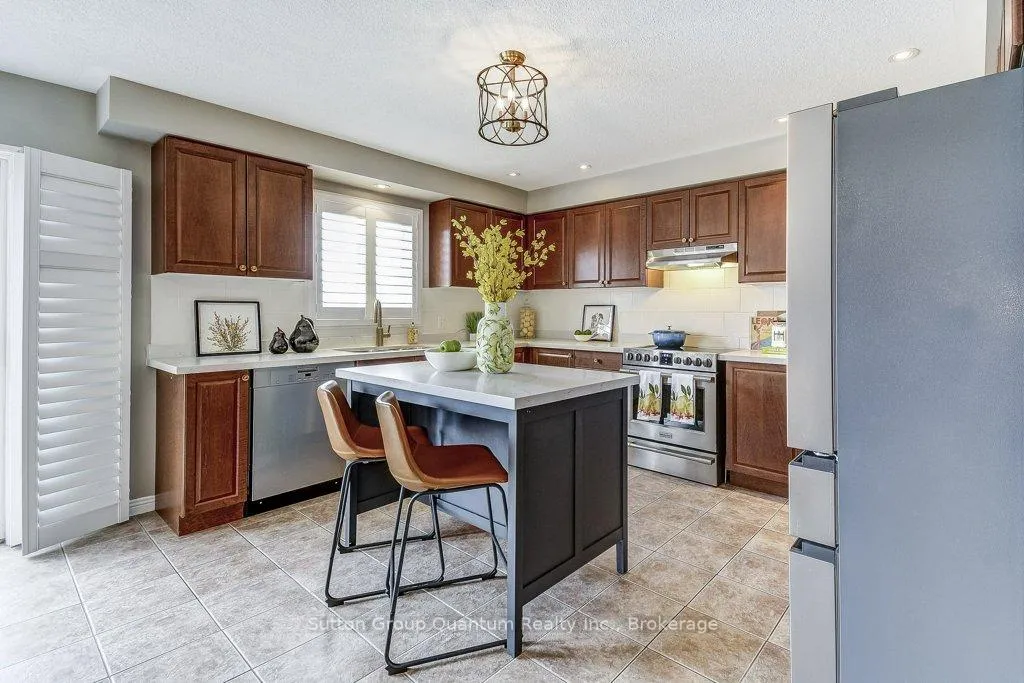 Photo 15 of 132 Eringate Drive, Hamilton, Stoney Creek Mountain — HOMEH
