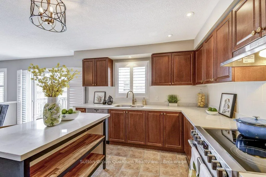 Photo 17 of 132 Eringate Drive, Hamilton, Stoney Creek Mountain — HOMEH