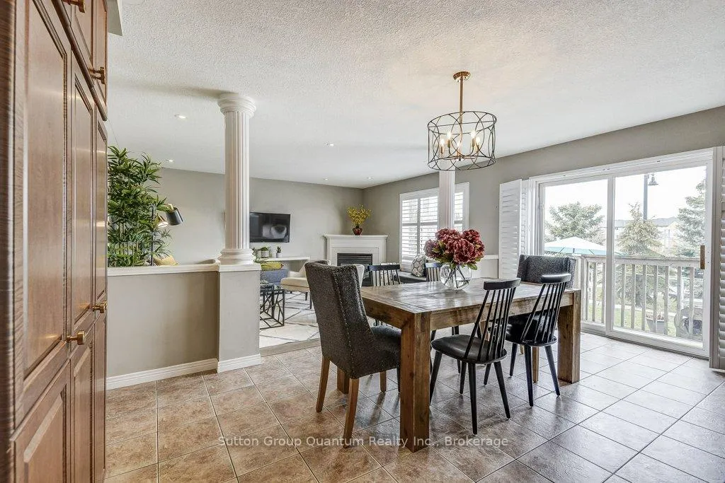 Photo 19 of 132 Eringate Drive, Hamilton, Stoney Creek Mountain — HOMEH