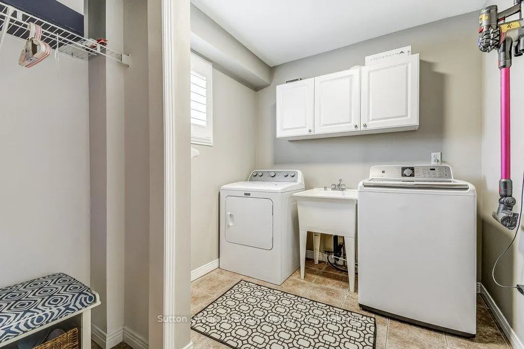 Photo 23 of 132 Eringate Drive, Hamilton, Stoney Creek Mountain — HOMEH