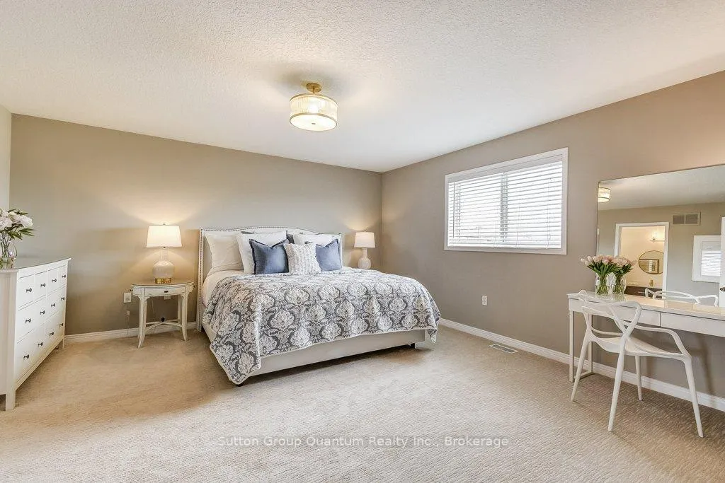 Photo 27 of 132 Eringate Drive, Hamilton, Stoney Creek Mountain — HOMEH