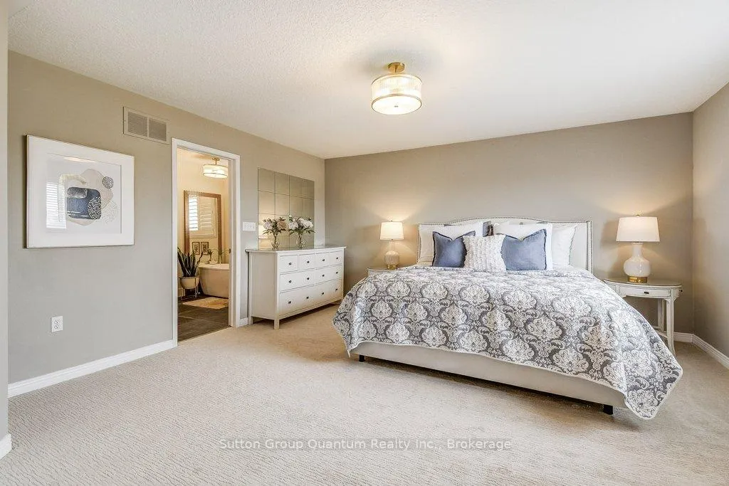 Photo 28 of 132 Eringate Drive, Hamilton, Stoney Creek Mountain — HOMEH