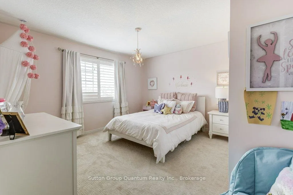 Photo 32 of 132 Eringate Drive, Hamilton, Stoney Creek Mountain — HOMEH