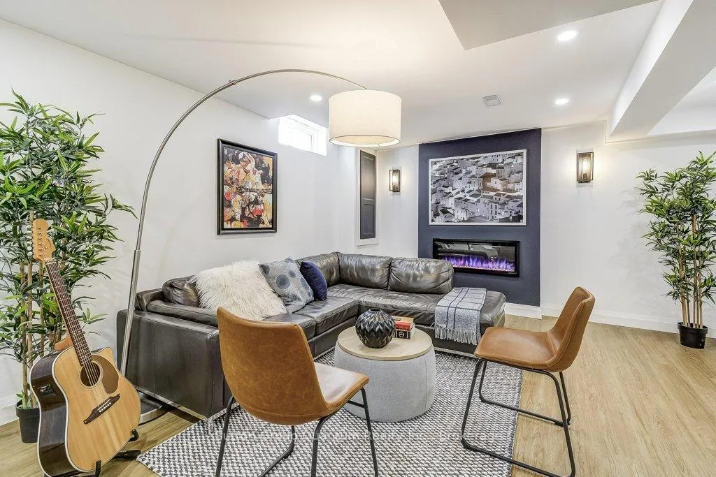 Photo 36 of 132 Eringate Drive, Hamilton, Stoney Creek Mountain — HOMEH