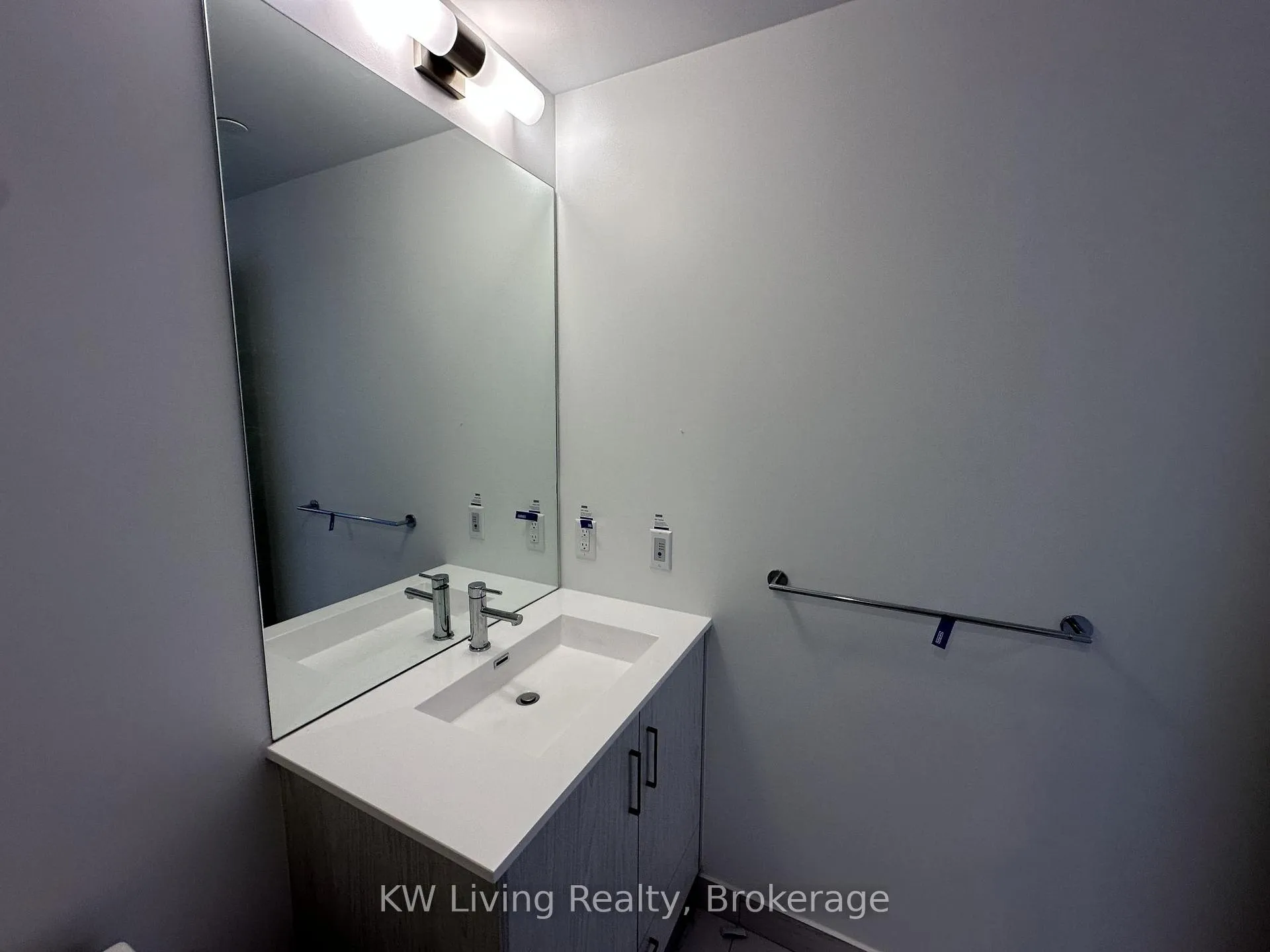Photo 8 of Unit 1201, 180 Front Street E, Toronto, Moss Park — HOMEH