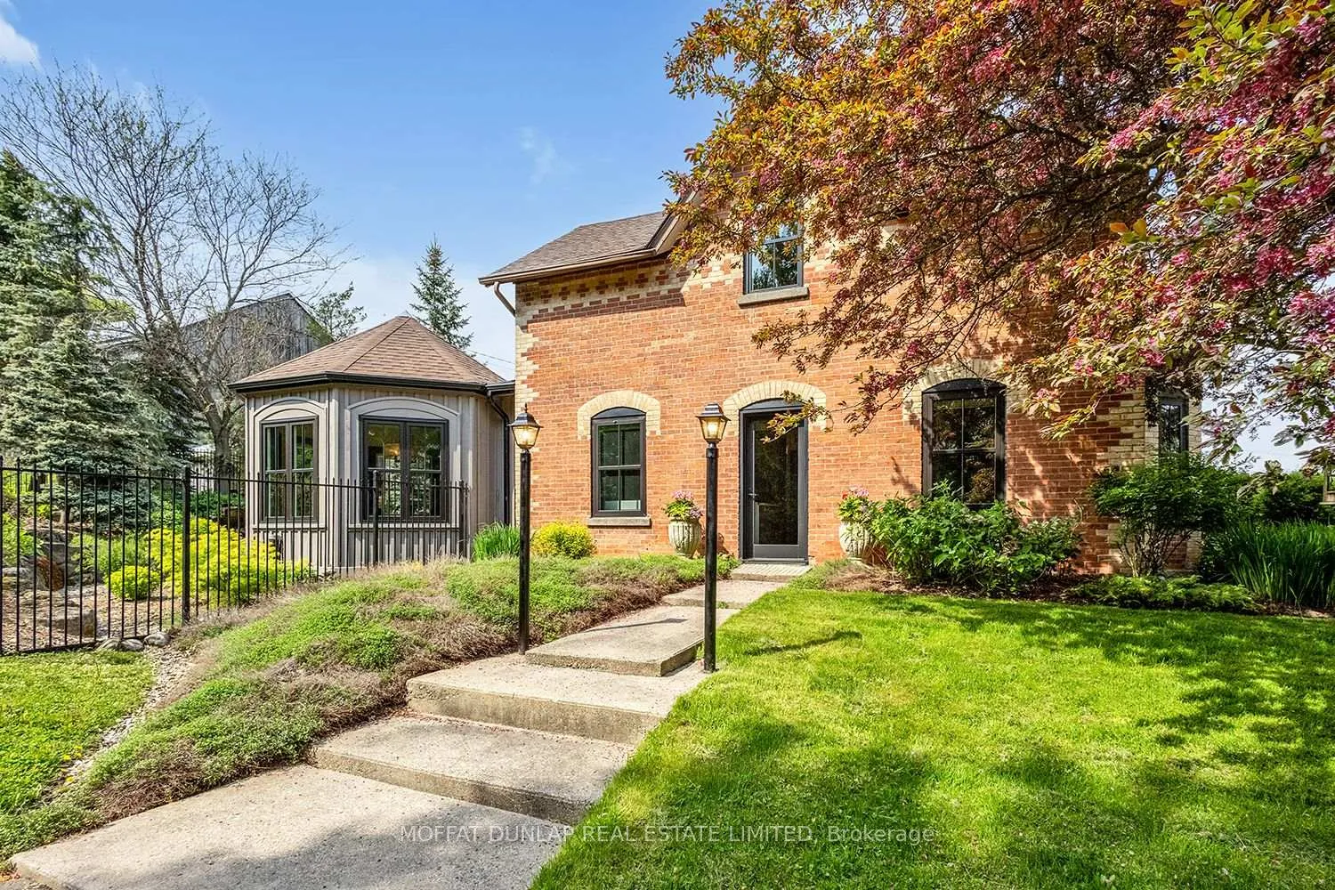 Photo 3 of 2052 Highpoint Side Road, Caledon, Alton — HOMEH