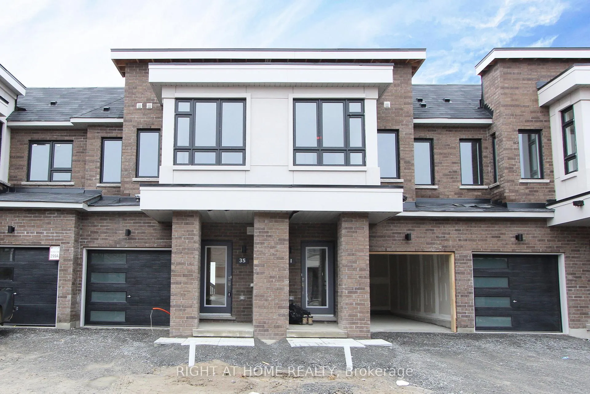 Photo 1 of 35 Sailors Landing, Clarington, Bowmanville — HOMEH