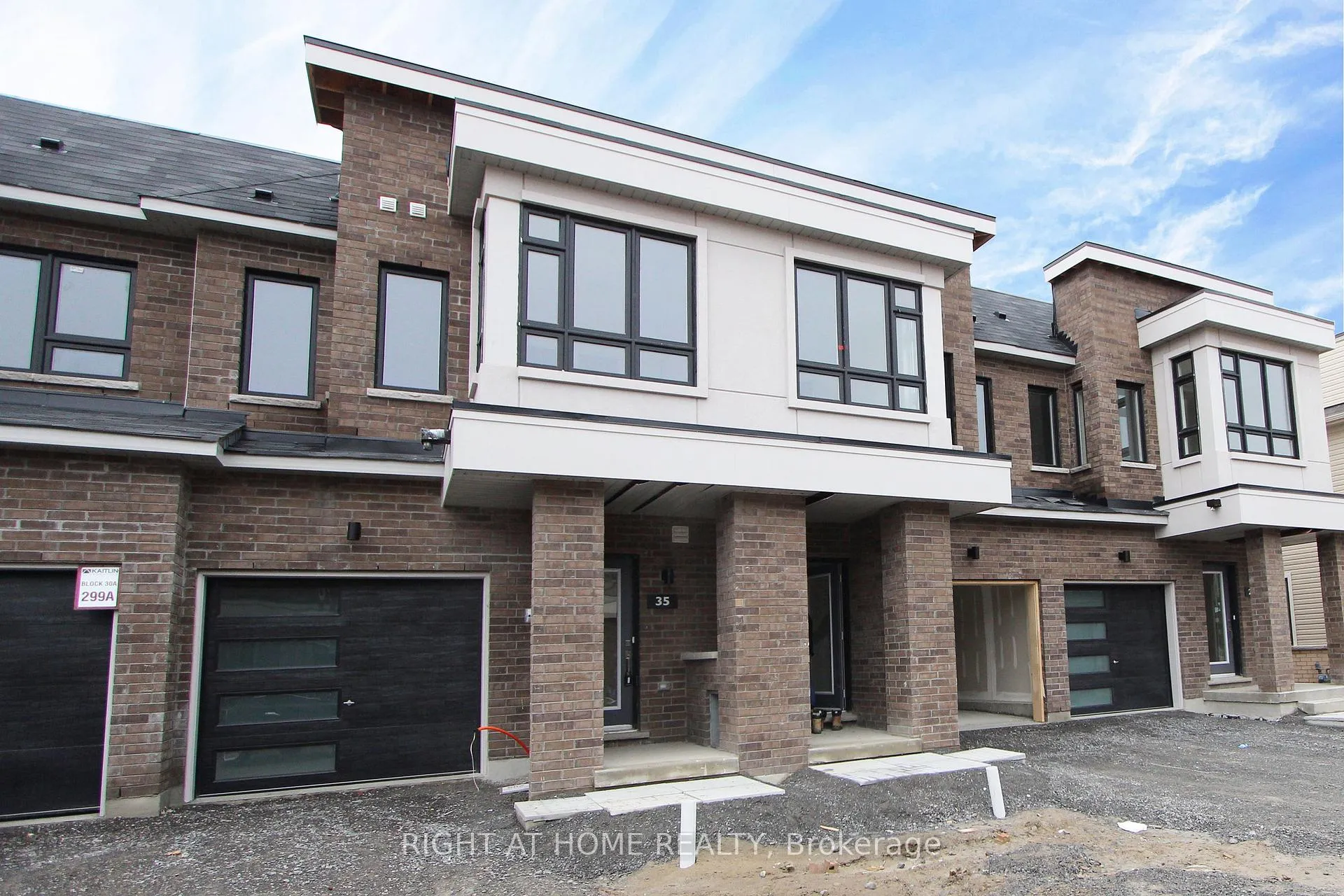 Photo 2 of 35 Sailors Landing, Clarington, Bowmanville — HOMEH