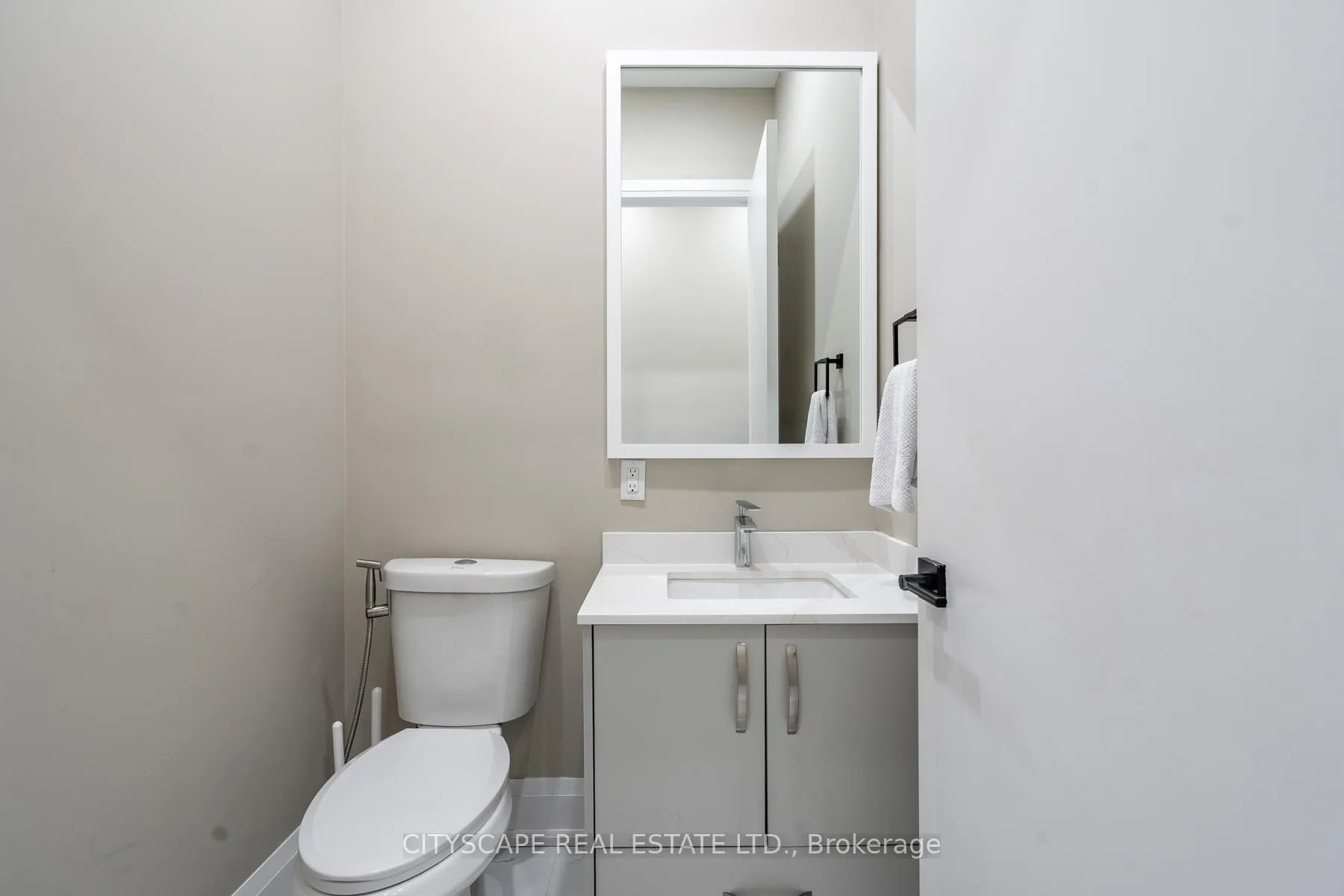 Photo 10 of 6 Campview Road, Hamilton, Stoney Creek — HOMEH