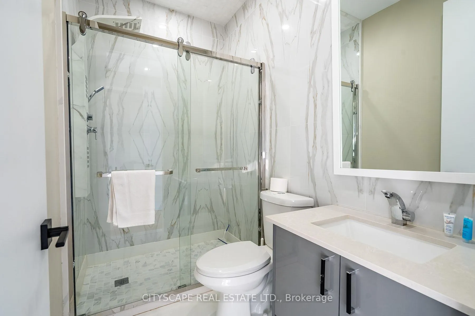 Photo 32 of 6 Campview Road, Hamilton, Stoney Creek — HOMEH