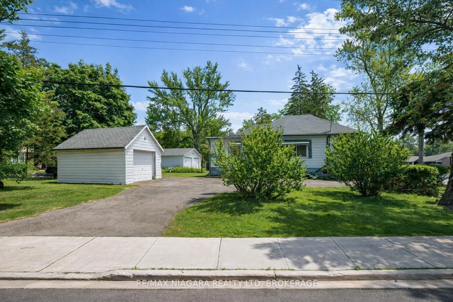 Photo 2 of 170 Thorold Road, Welland, N. Welland — HOMEH