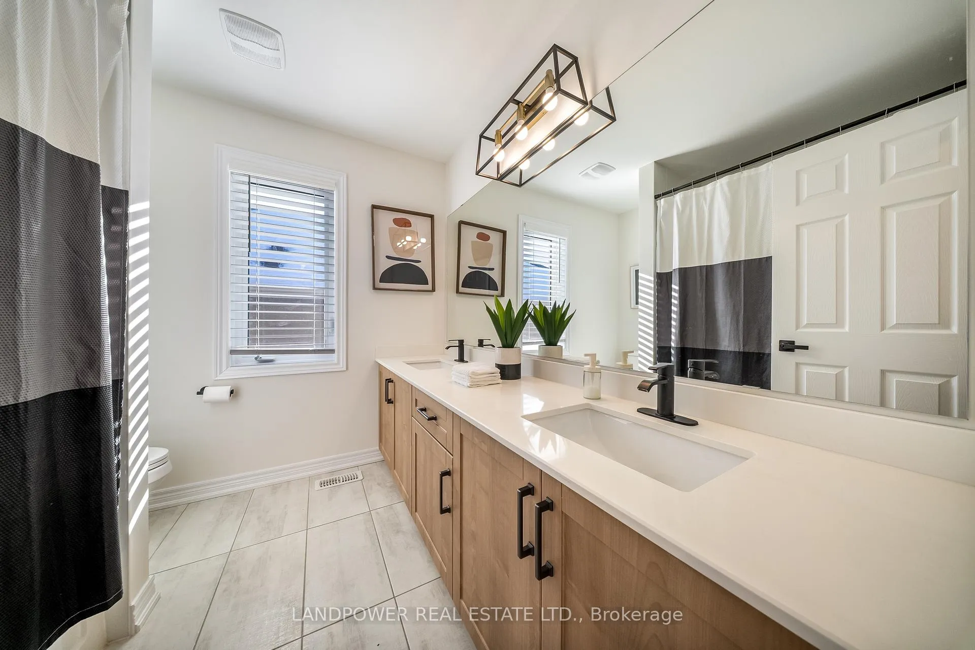 Photo 46 of 1108 Sepia Square, Pickering, Rural Pickering — HOMEH