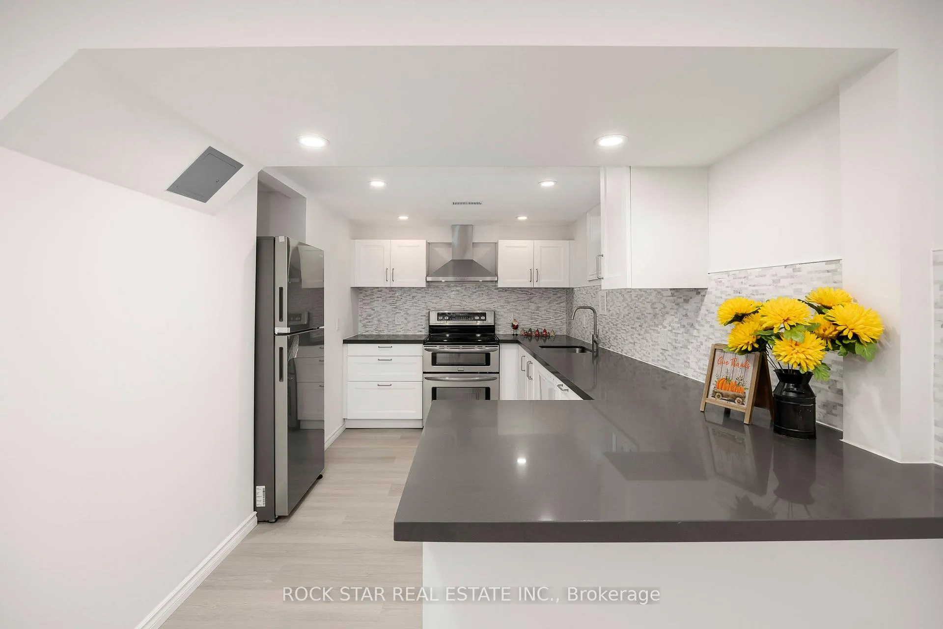 Photo 8 of Unit LOWER, 60 Champlain Avenue, Hamilton, Greenford — HOMEH