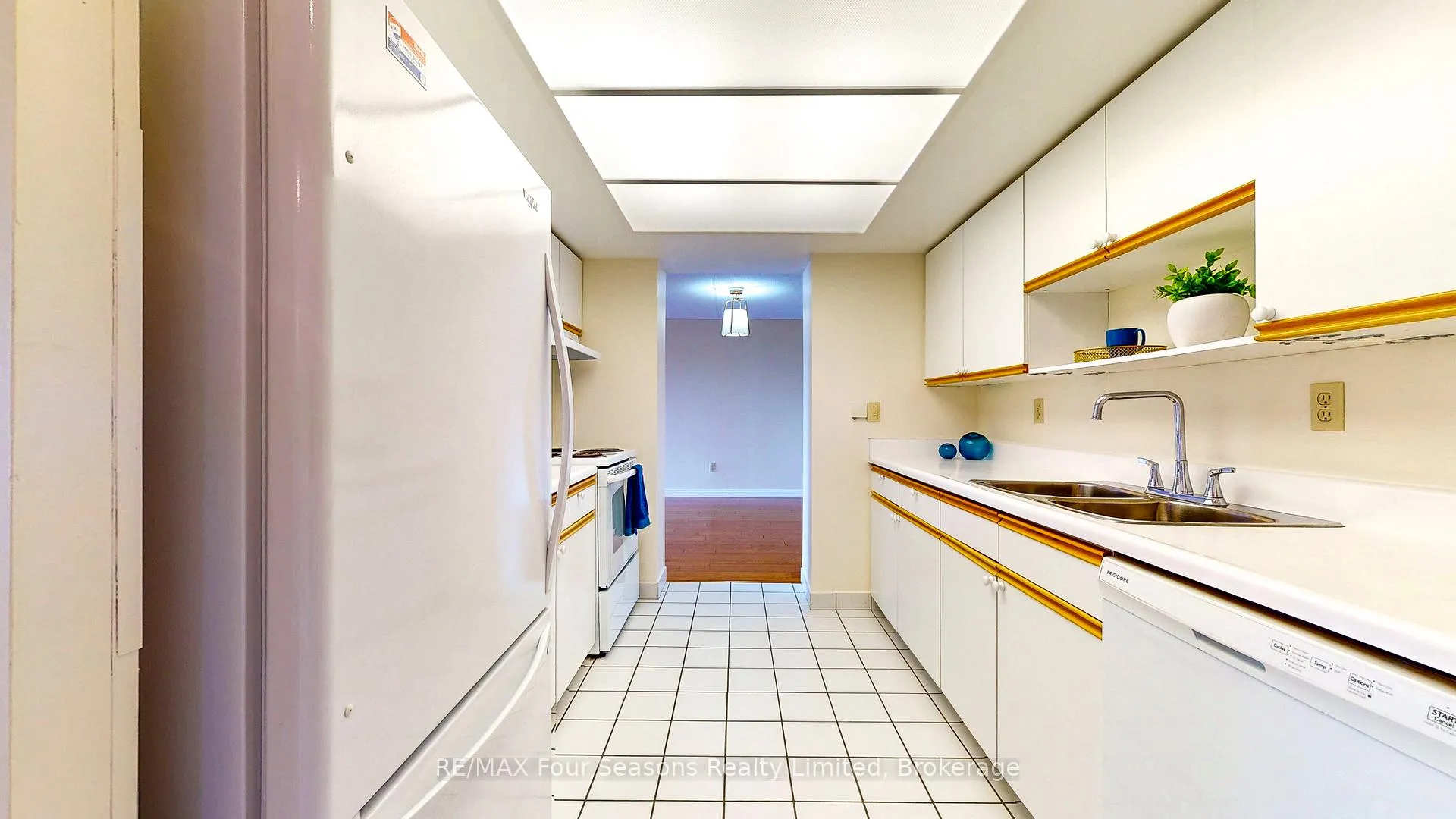 Photo 7 of Unit 409, 172 Eighth Street, Collingwood — HOMEH