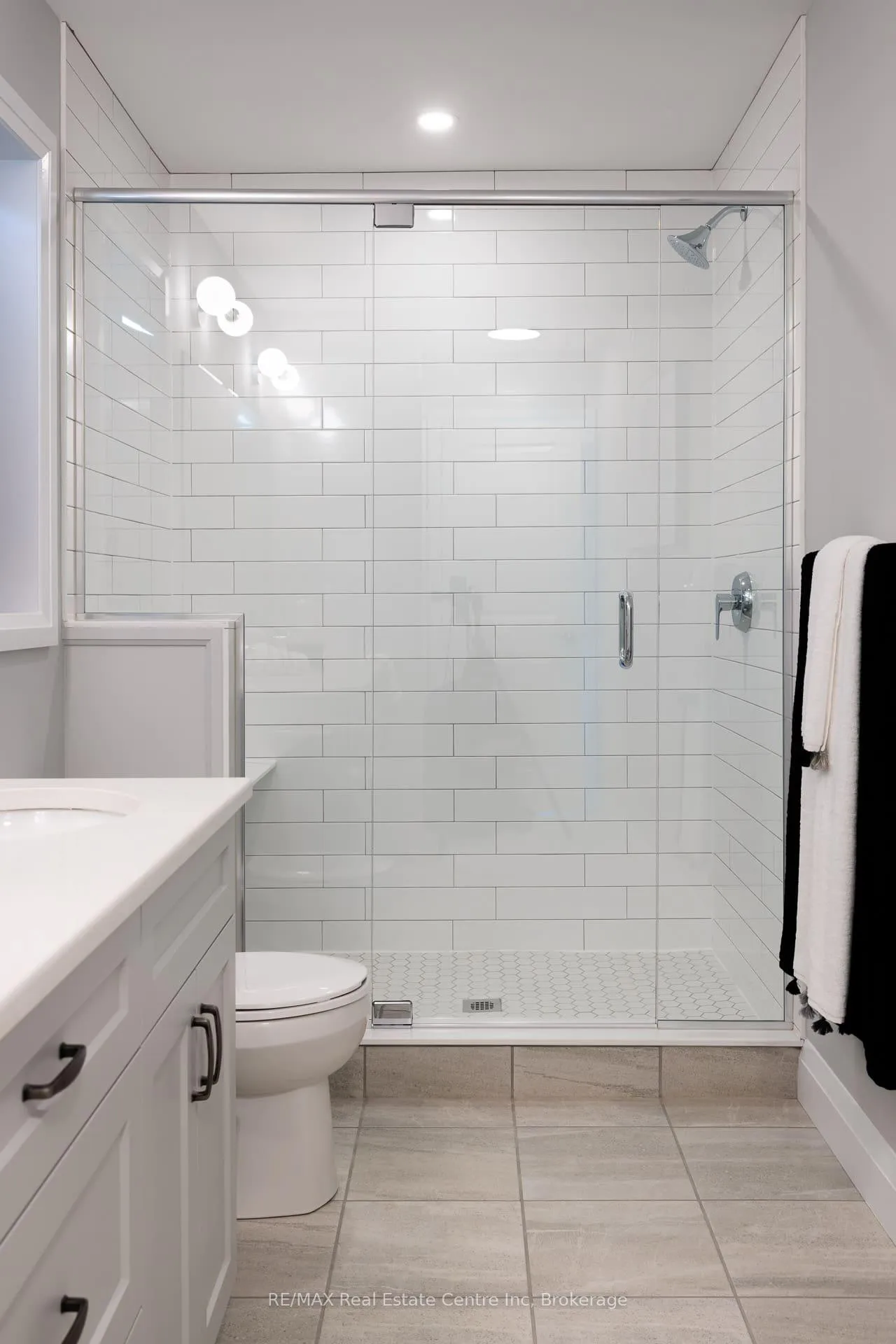 Photo 9 of 202 Bridge Crescent, Minto — HOMEH