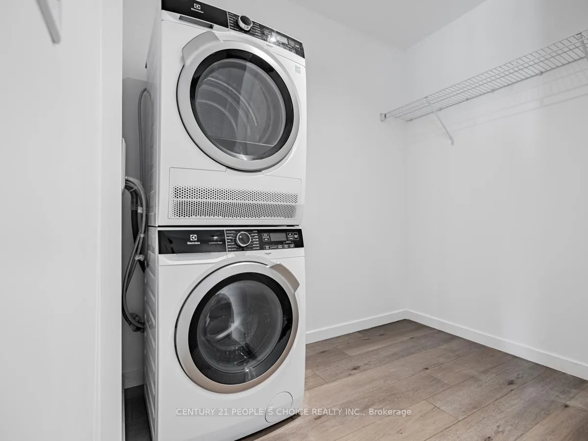 Photo 4 of Unit 523, 7 Smith Crescent, Etobicoke, Stonegate-Queensway — HOMEH