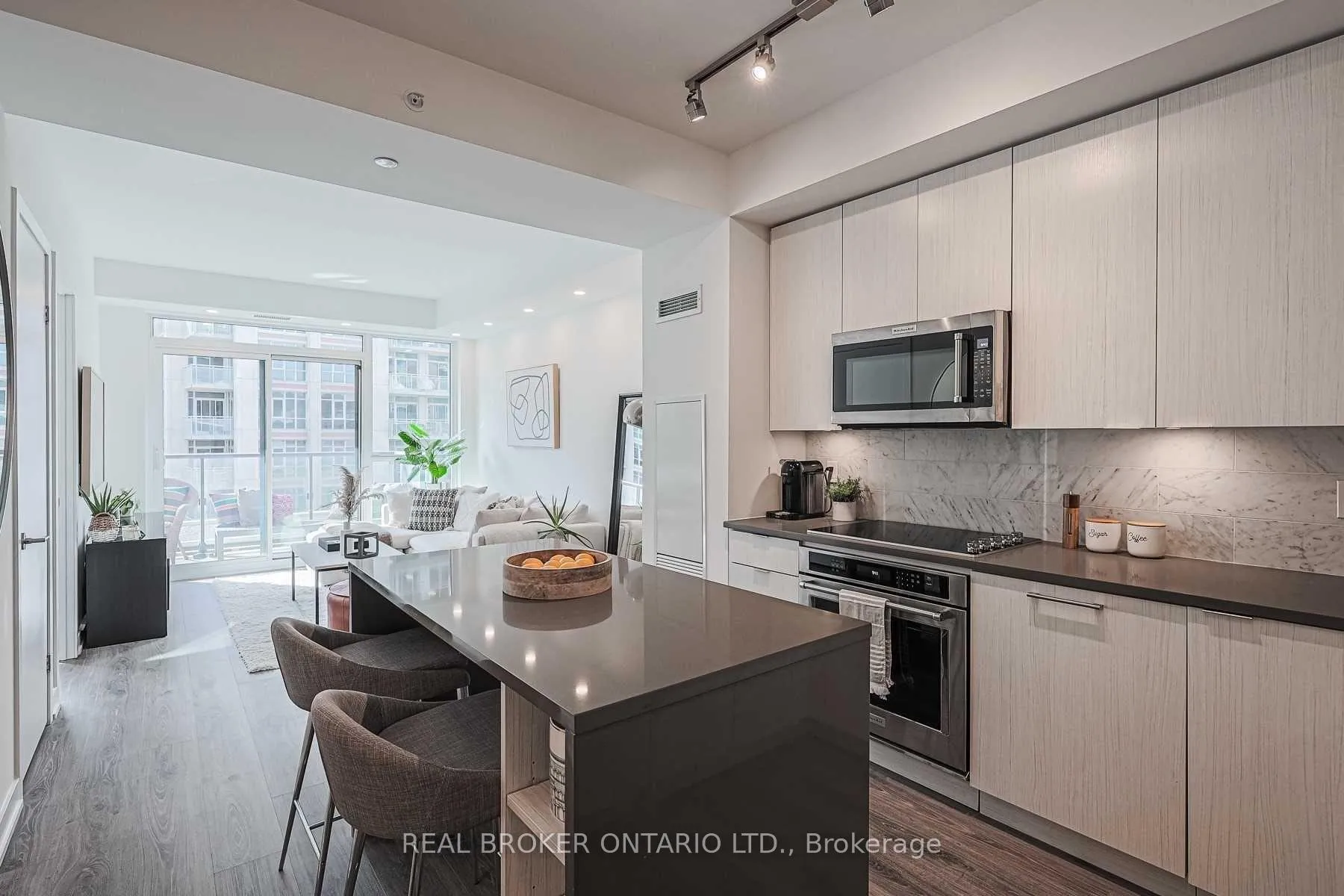 Photo 3 of Unit 617, 38 Iannuzzi Street, Toronto, Niagara — HOMEH