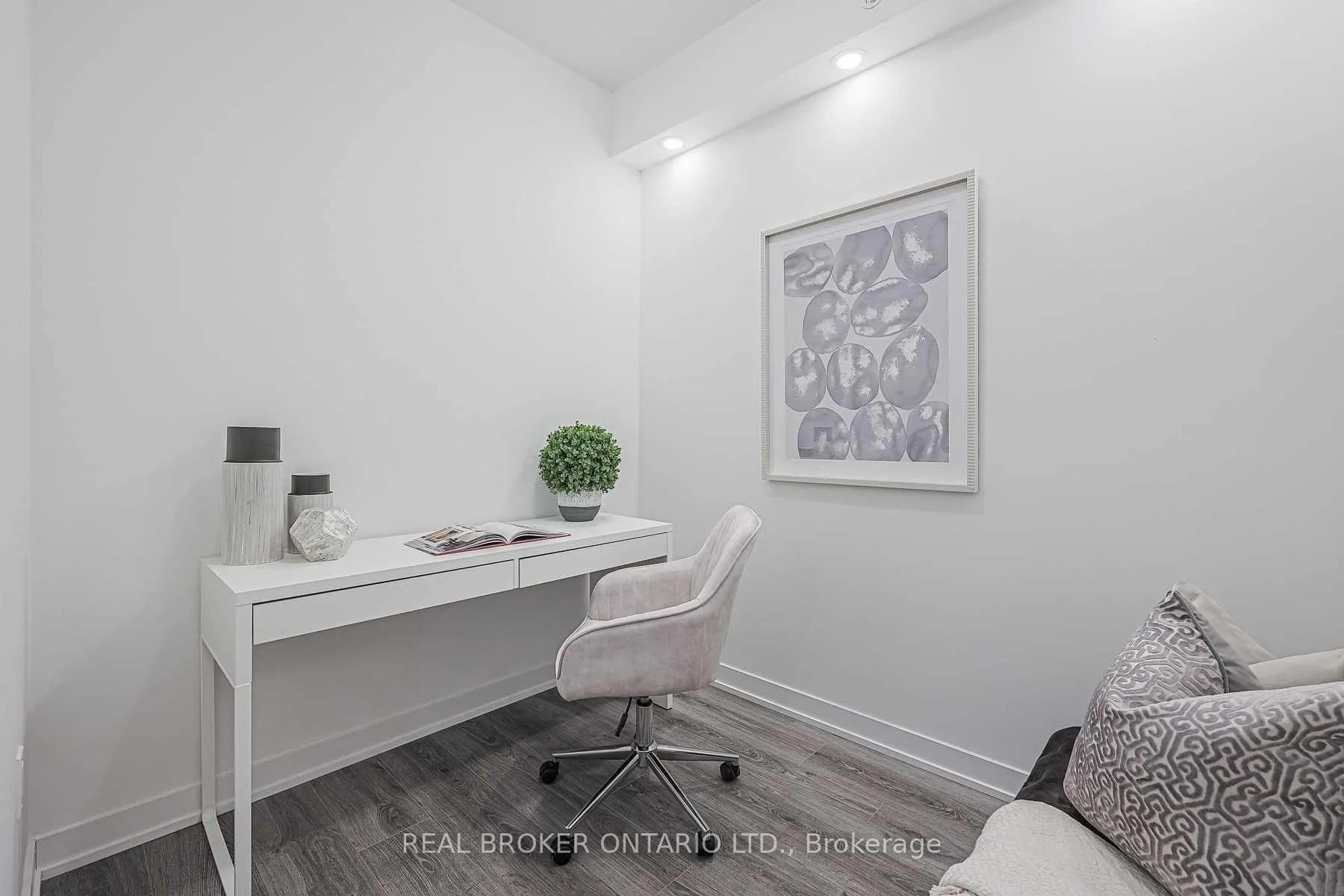Photo 19 of Unit 617, 38 Iannuzzi Street, Toronto, Niagara — HOMEH