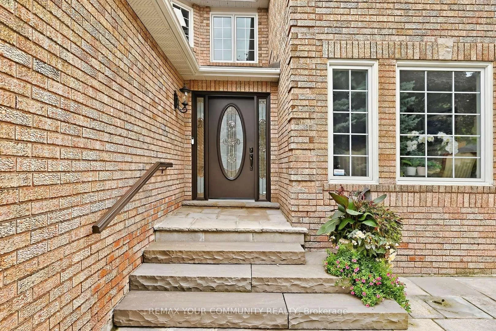 Photo 4 of 331 Kennedy Street W, Aurora, Aurora Highlands — HOMEH