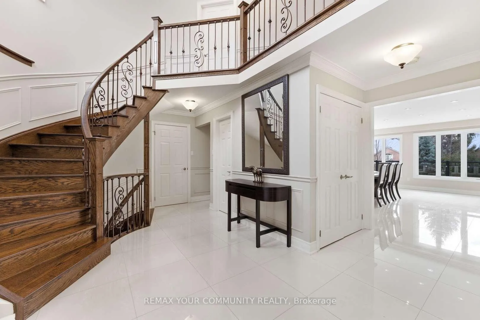 Photo 7 of 331 Kennedy Street W, Aurora, Aurora Highlands — HOMEH
