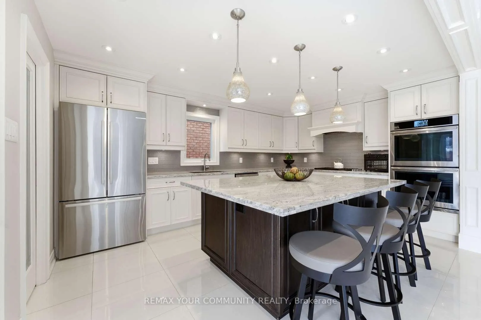 Photo 9 of 331 Kennedy Street W, Aurora, Aurora Highlands — HOMEH