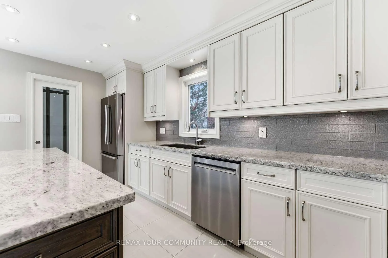 Photo 12 of 331 Kennedy Street W, Aurora, Aurora Highlands — HOMEH