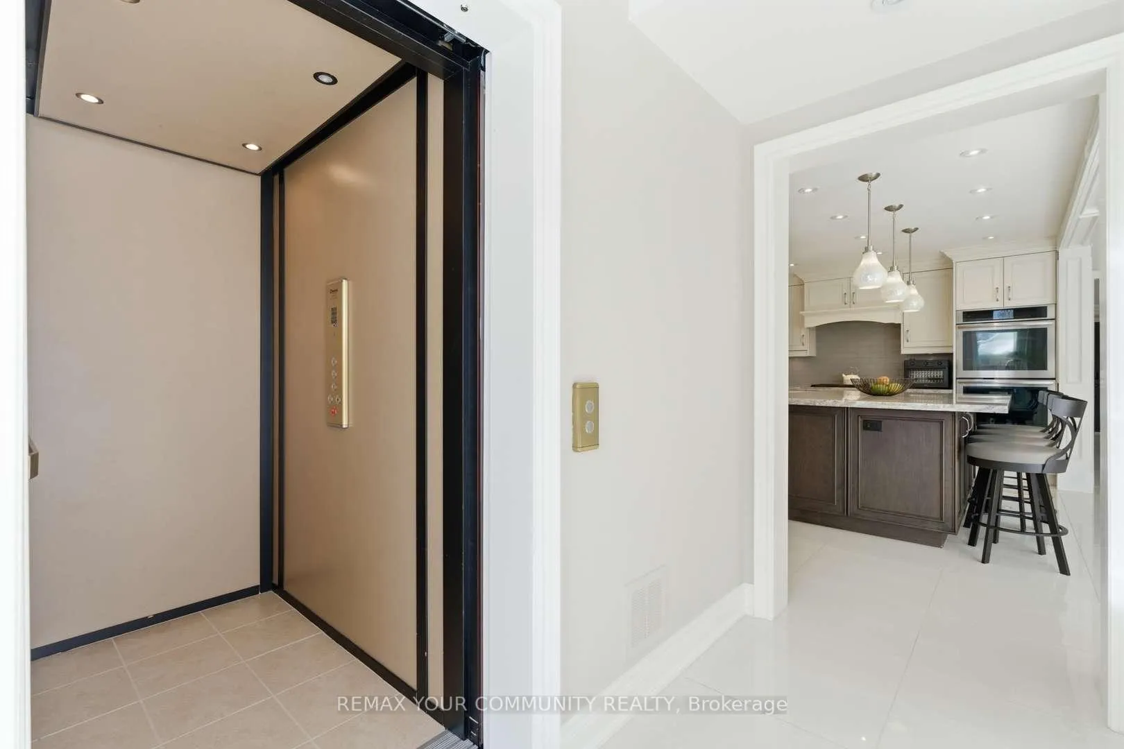 Photo 15 of 331 Kennedy Street W, Aurora, Aurora Highlands — HOMEH