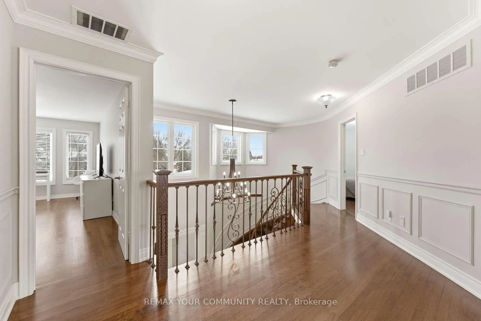 Photo 21 of 331 Kennedy Street W, Aurora, Aurora Highlands — HOMEH