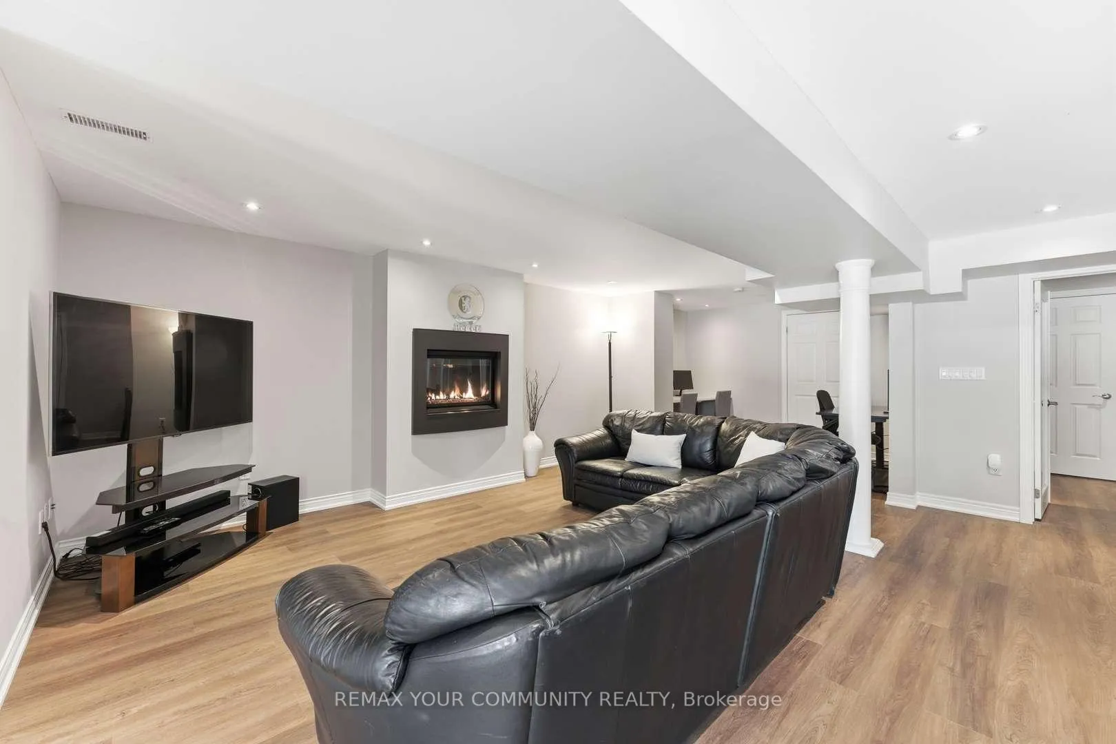 Photo 34 of 331 Kennedy Street W, Aurora, Aurora Highlands — HOMEH