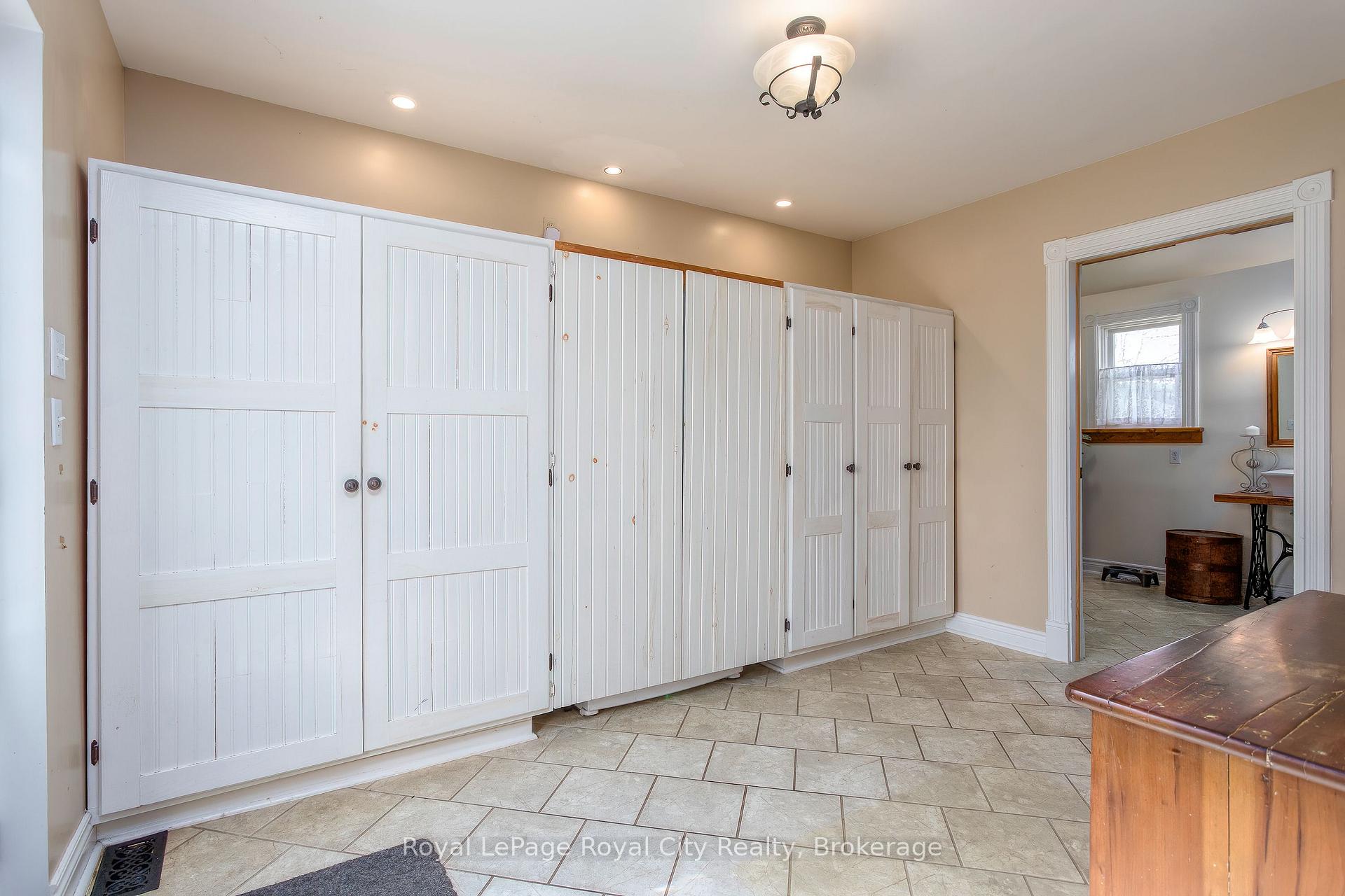 Photo 5 of 15 Catherine Street N, Mapleton, Rural Mapleton — HOMEH