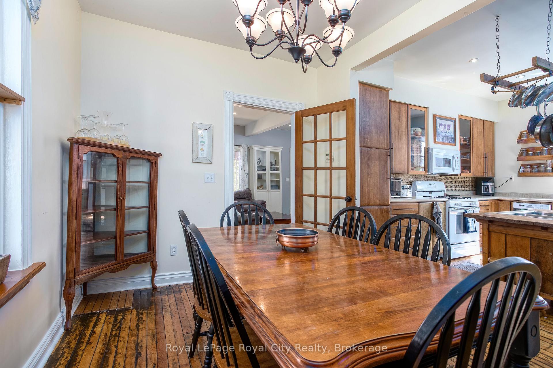 Photo 16 of 15 Catherine Street N, Mapleton, Rural Mapleton — HOMEH