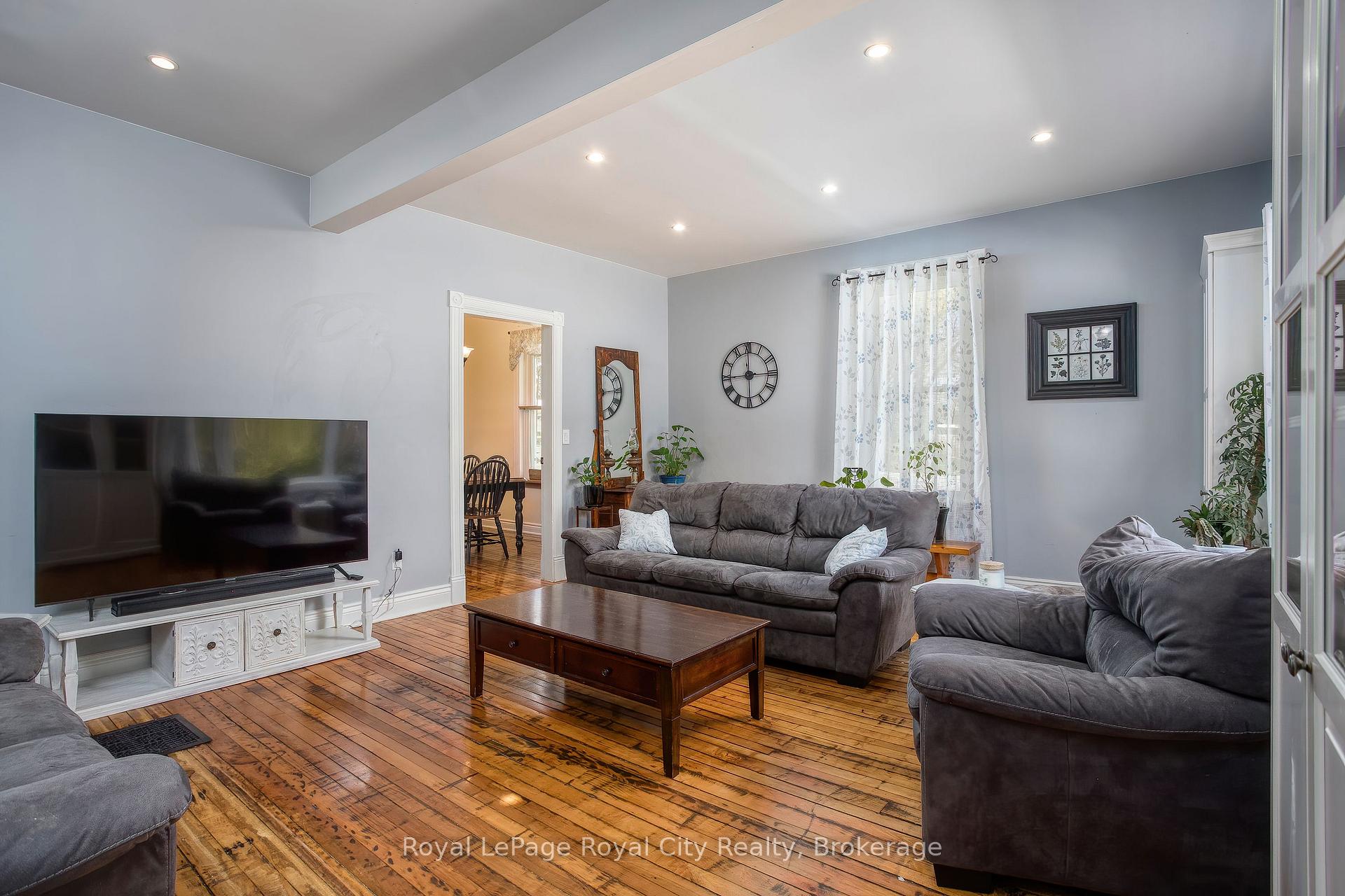 Photo 17 of 15 Catherine Street N, Mapleton, Rural Mapleton — HOMEH
