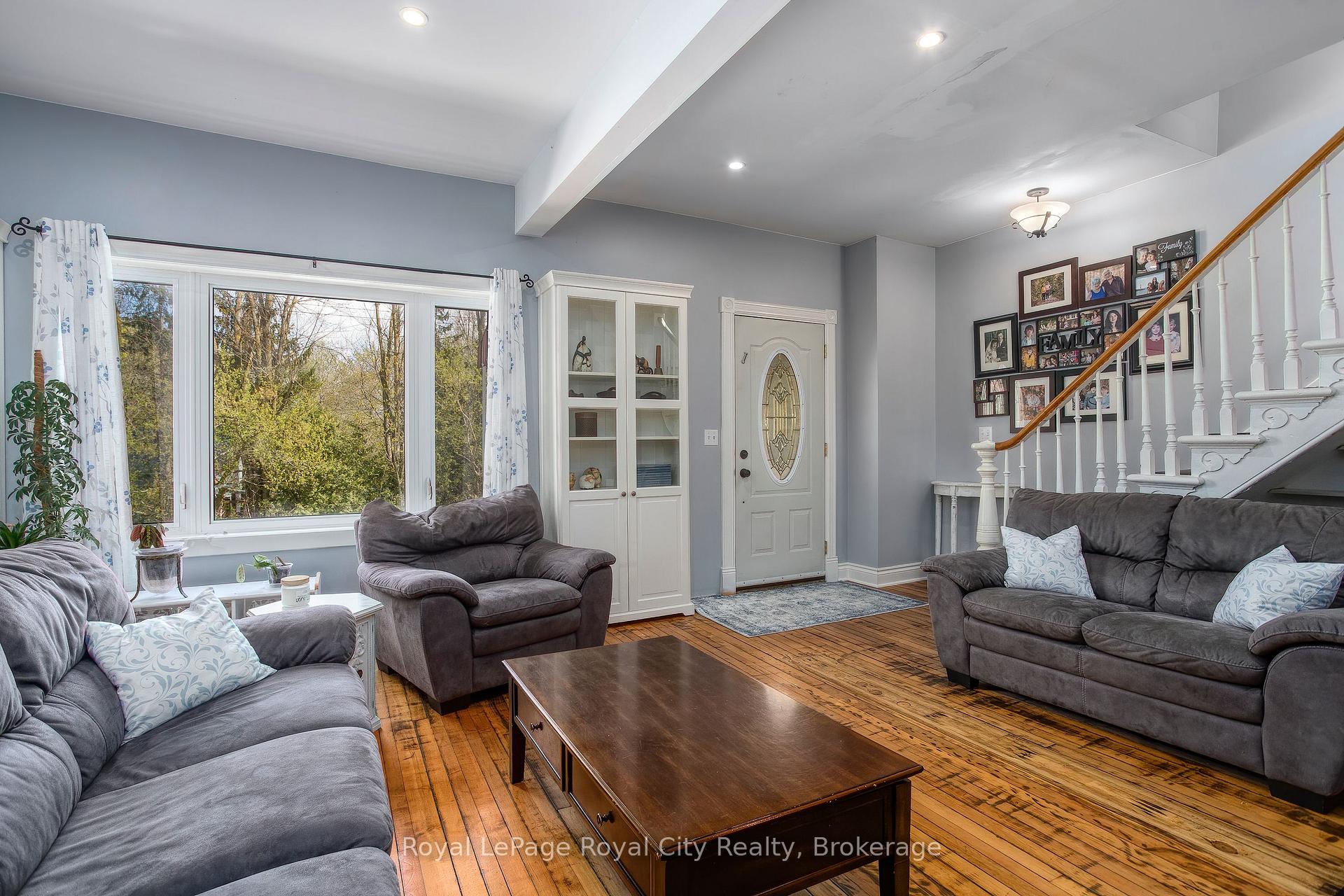 Photo 19 of 15 Catherine Street N, Mapleton, Rural Mapleton — HOMEH