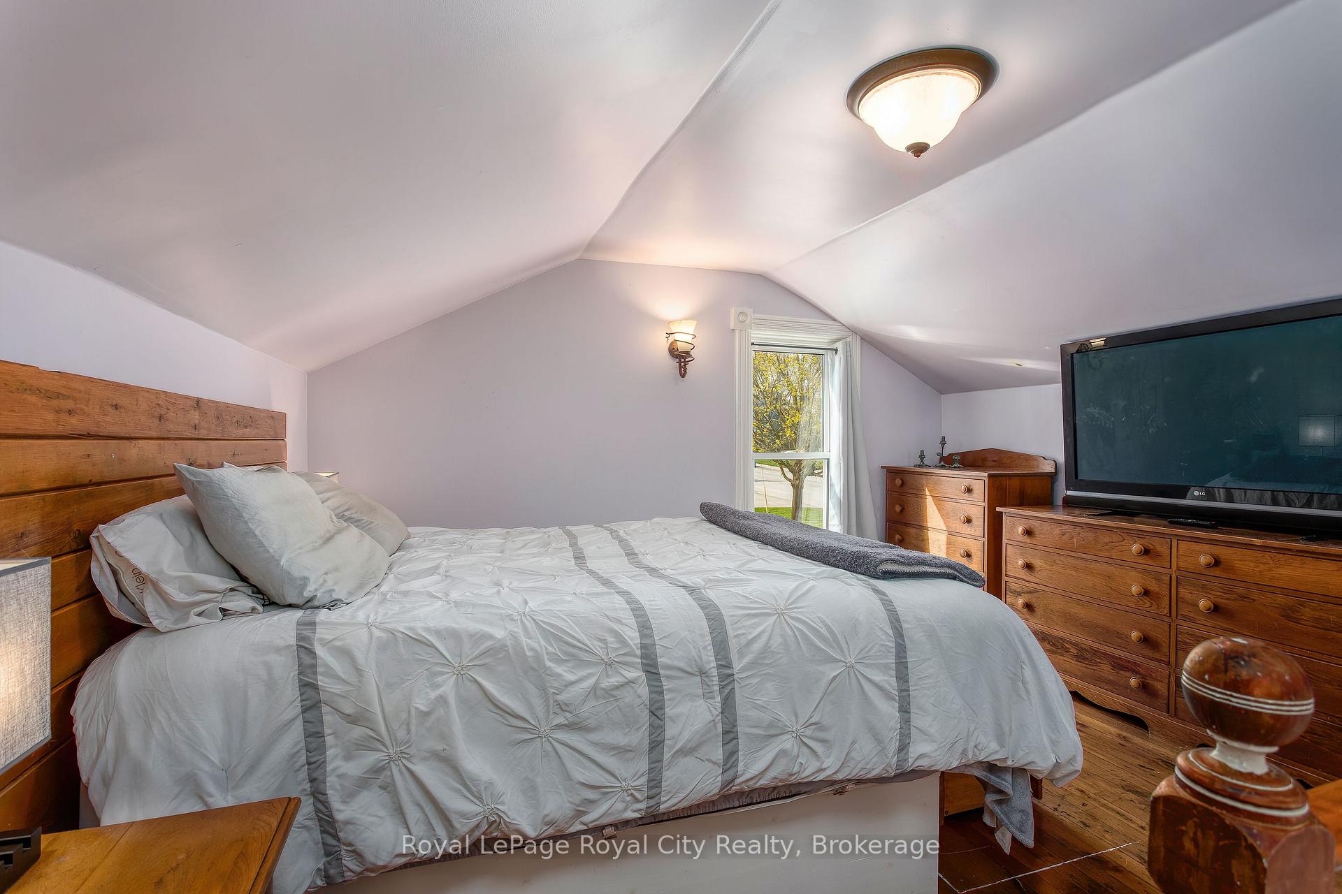 Photo 36 of 15 Catherine Street N, Mapleton, Rural Mapleton — HOMEH