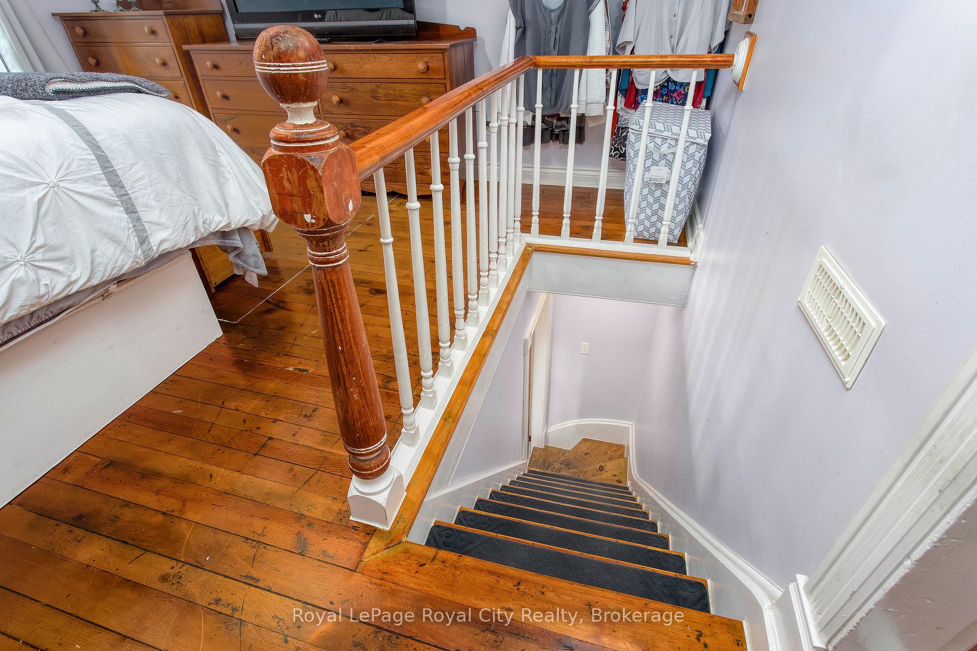 Photo 37 of 15 Catherine Street N, Mapleton, Rural Mapleton — HOMEH