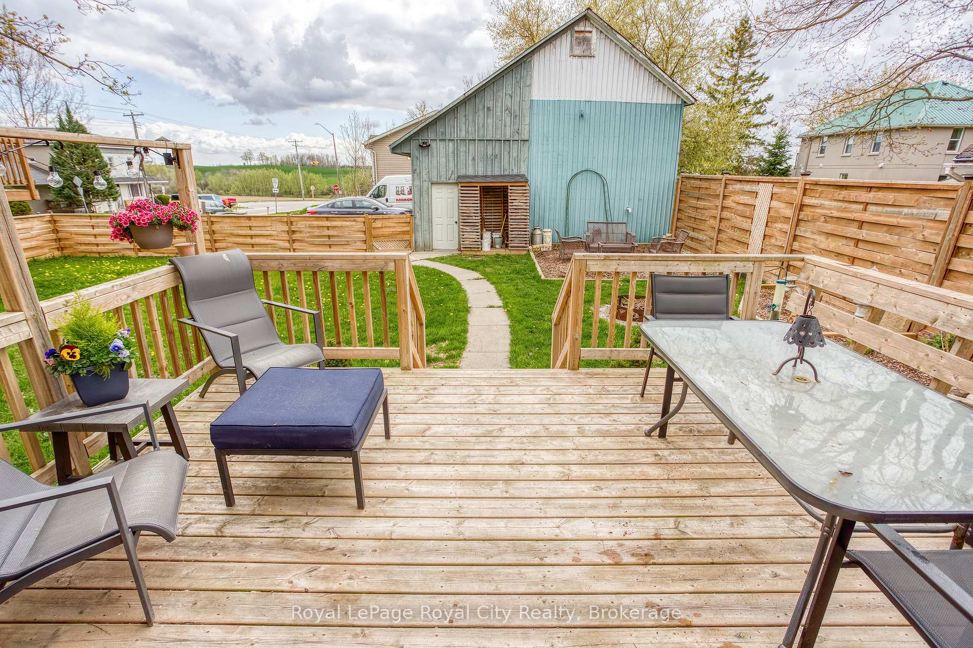 Photo 41 of 15 Catherine Street N, Mapleton, Rural Mapleton — HOMEH