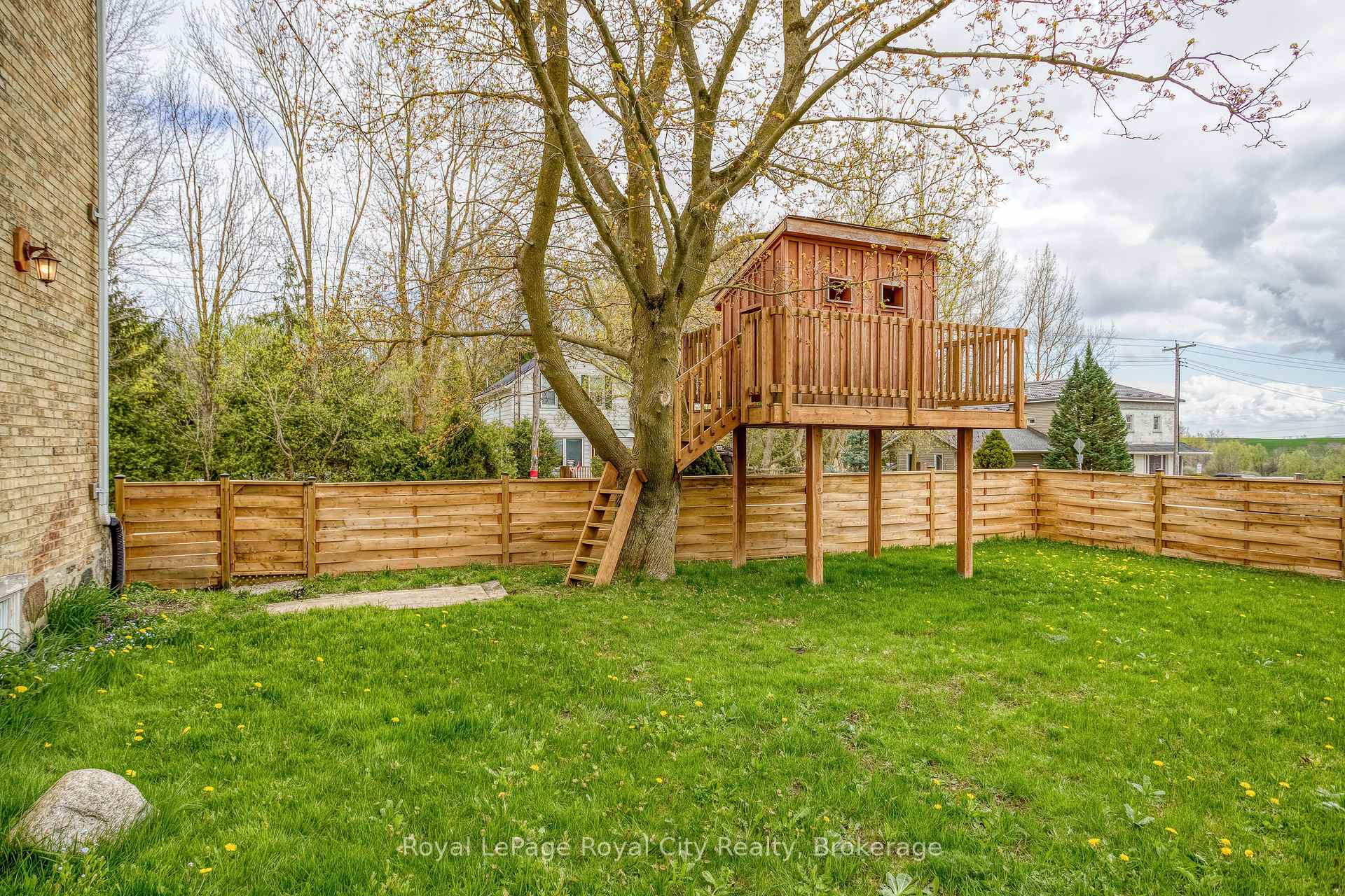 Photo 43 of 15 Catherine Street N, Mapleton, Rural Mapleton — HOMEH
