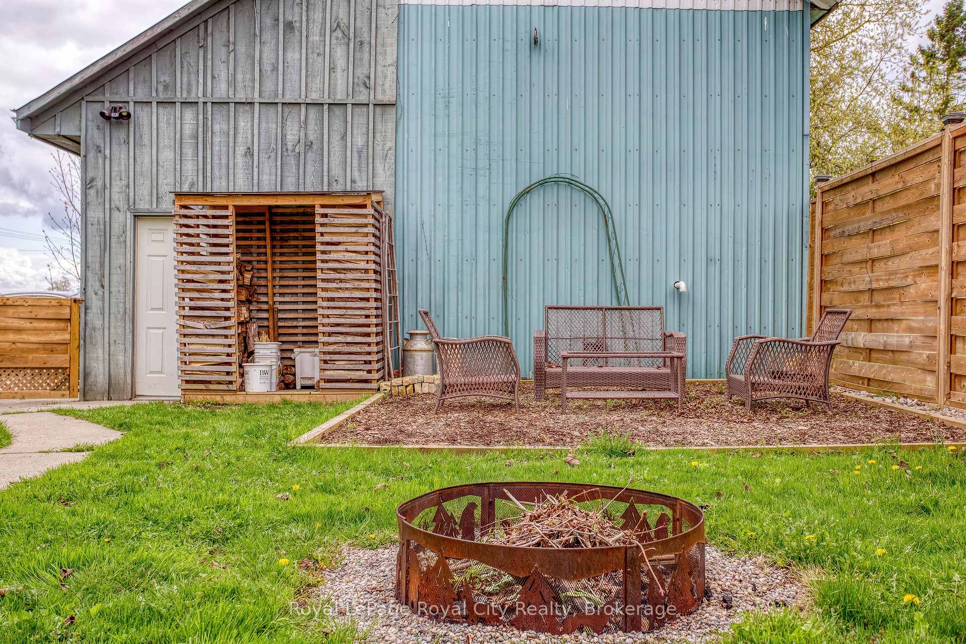 Photo 44 of 15 Catherine Street N, Mapleton, Rural Mapleton — HOMEH