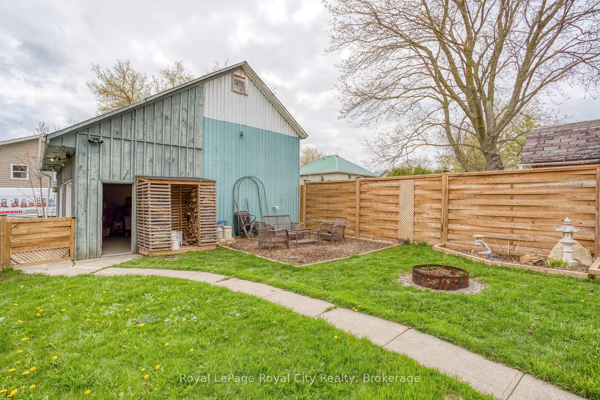 Photo 45 of 15 Catherine Street N, Mapleton, Rural Mapleton — HOMEH