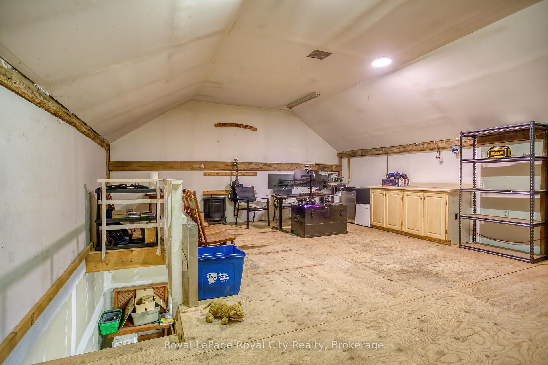 Photo 46 of 15 Catherine Street N, Mapleton, Rural Mapleton — HOMEH