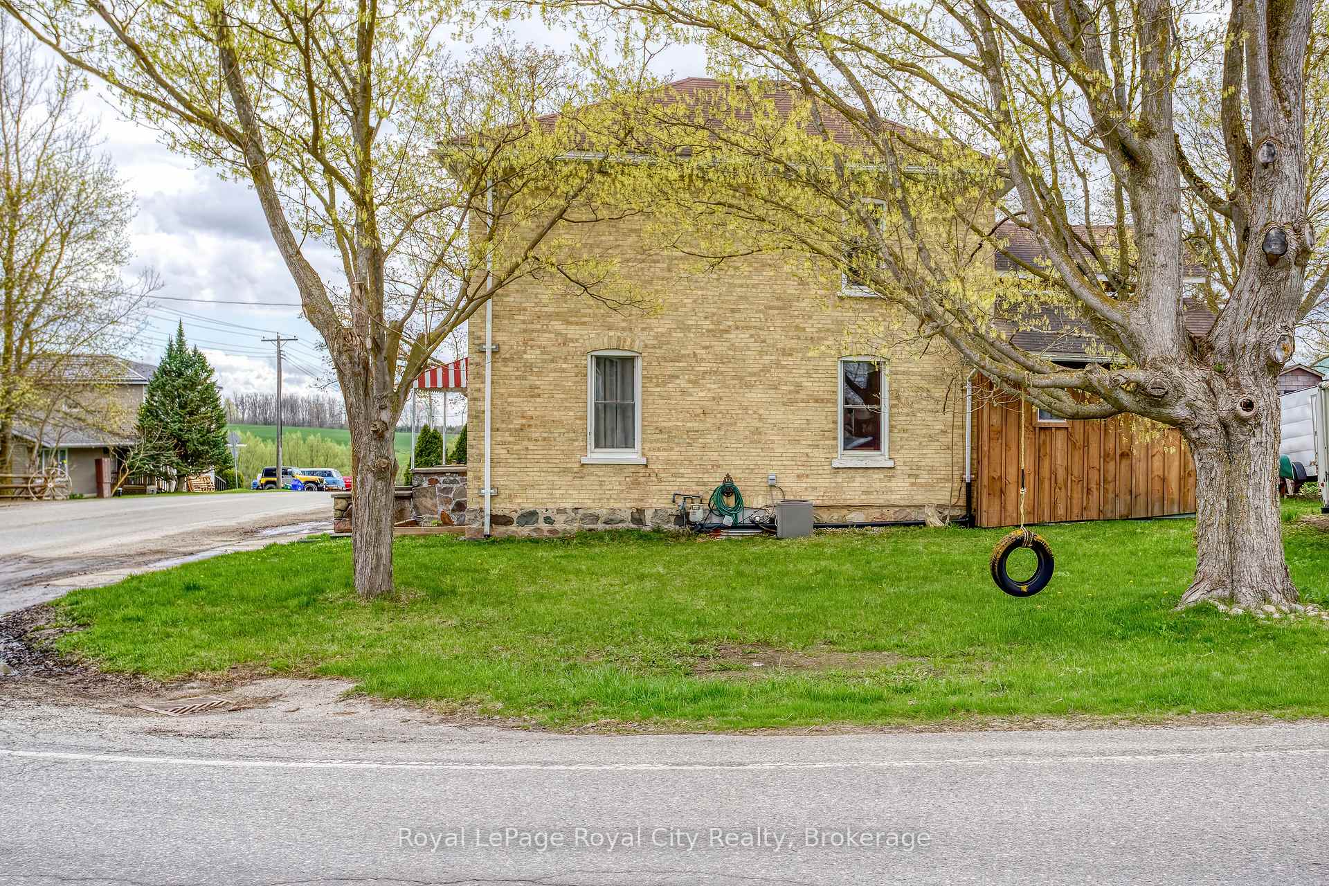 Photo 50 of 15 Catherine Street N, Mapleton, Rural Mapleton — HOMEH