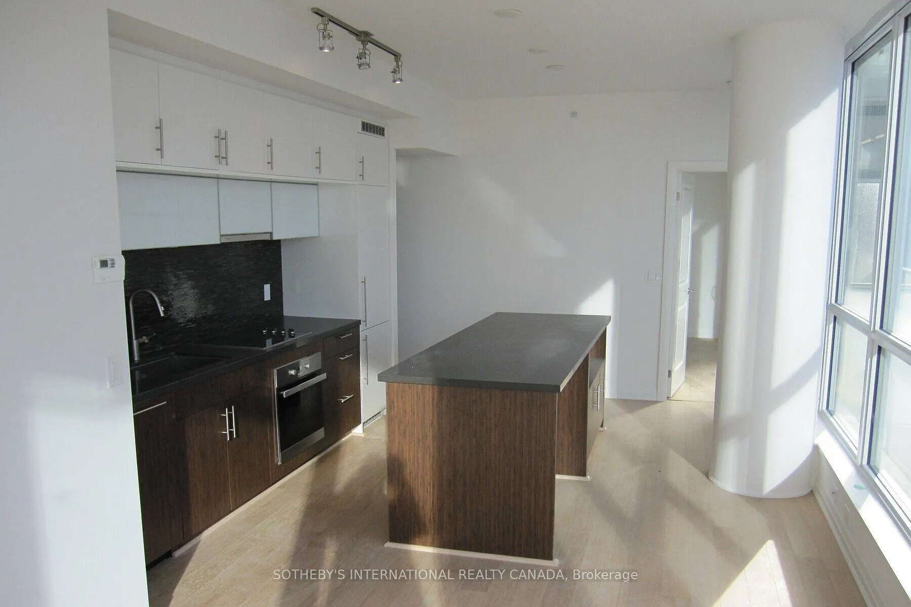 Photo 3 of Unit 1102, 8 Mercer Street, Toronto, Waterfront Communities — HOMEH