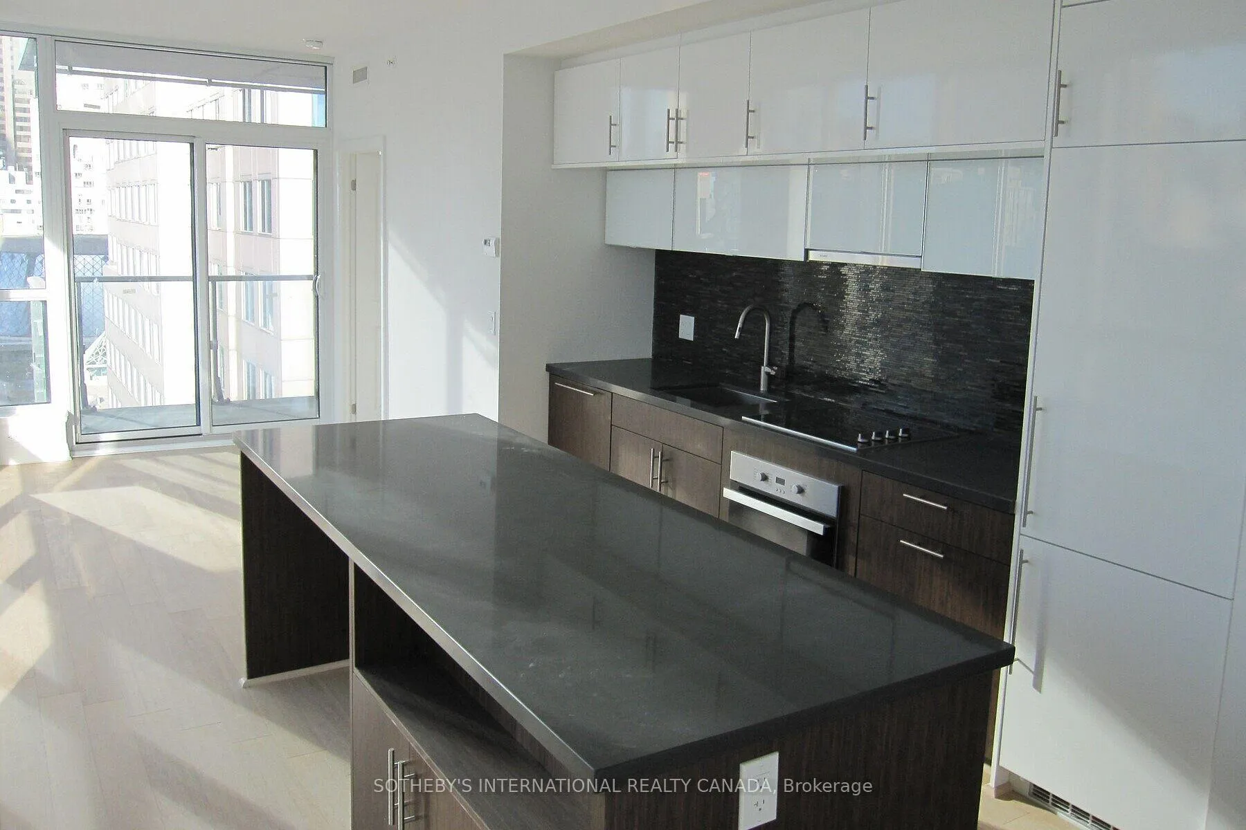 Photo 4 of Unit 1102, 8 Mercer Street, Toronto, Waterfront Communities — HOMEH