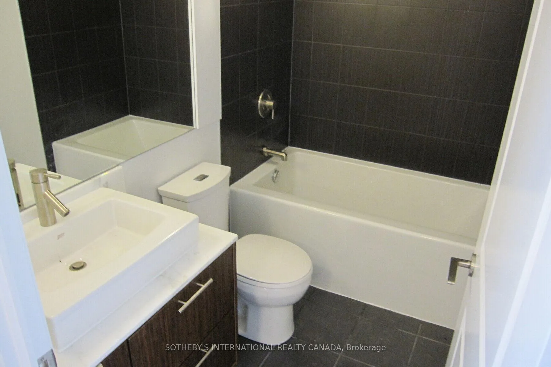 Photo 12 of Unit 1102, 8 Mercer Street, Toronto, Waterfront Communities — HOMEH