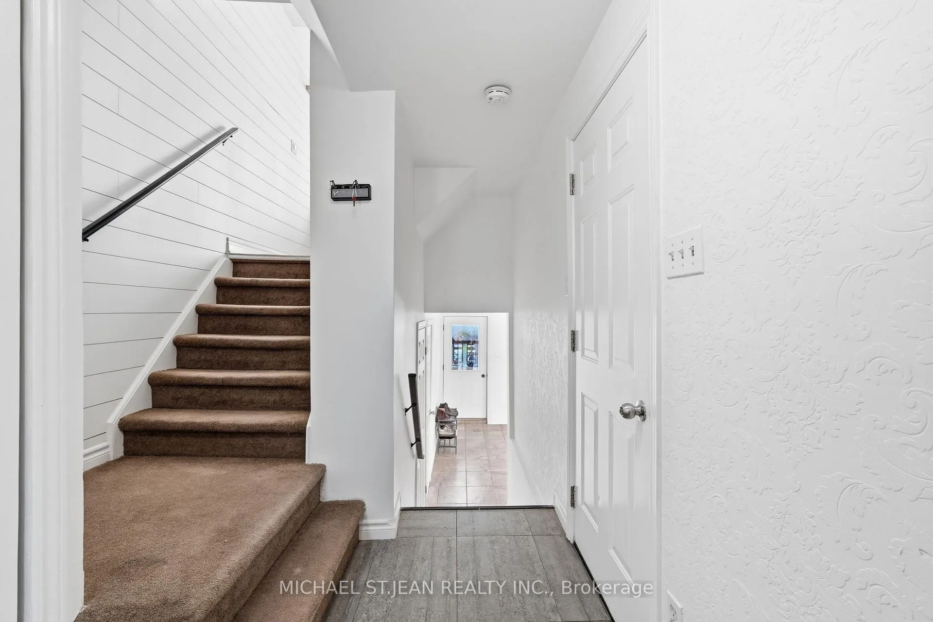 Photo 4 of Unit 43, 23 Watsons Lane, Hamilton, Dundas — HOMEH