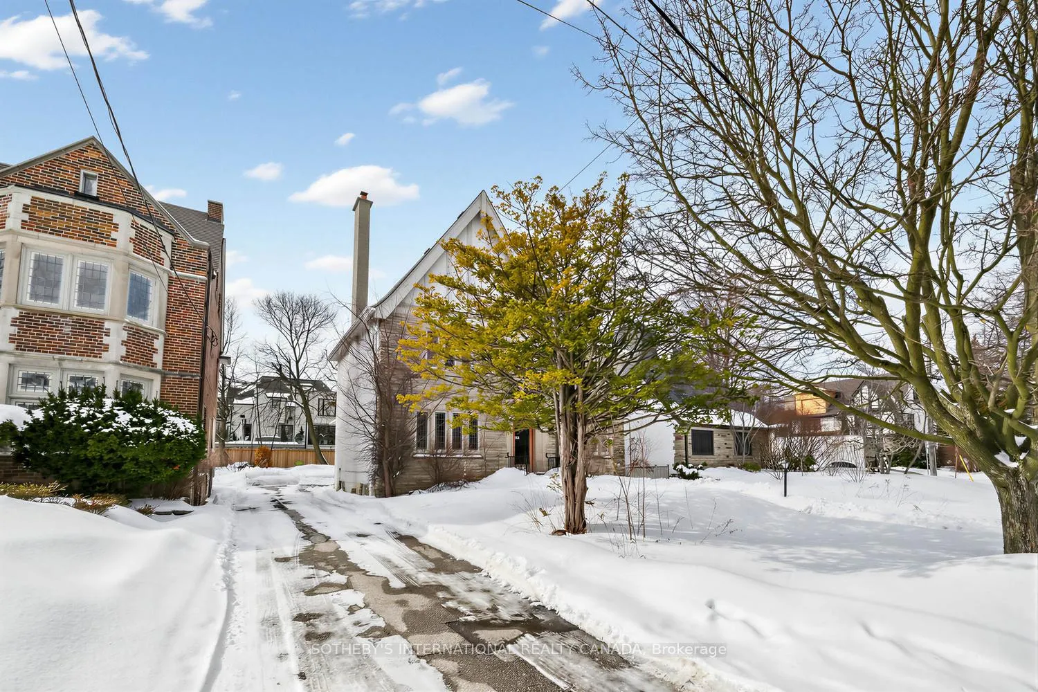 Photo 3 of 10 Gardiner Road, Toronto, Forest Hill South — HOMEH