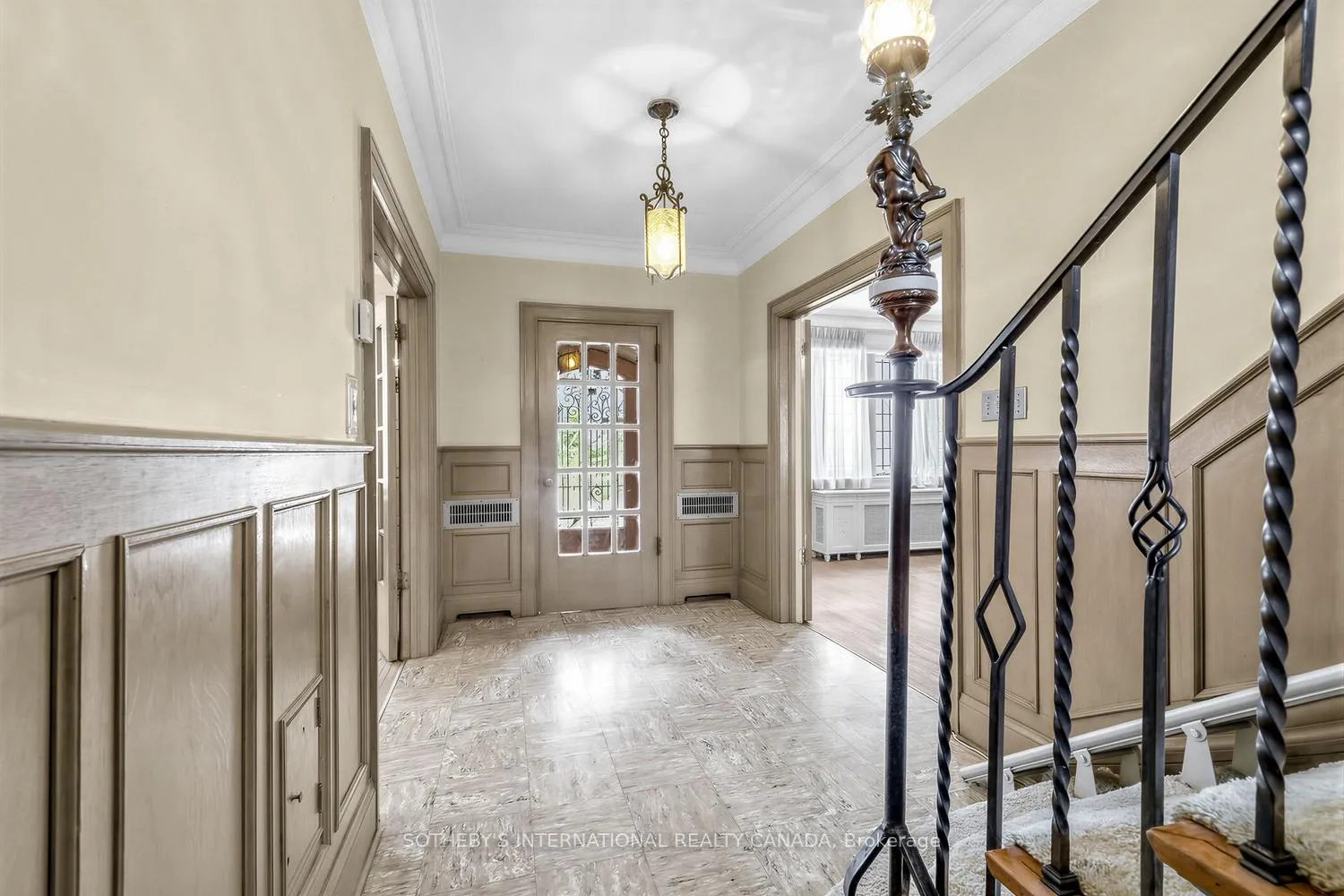 Photo 5 of 10 Gardiner Road, Toronto, Forest Hill South — HOMEH
