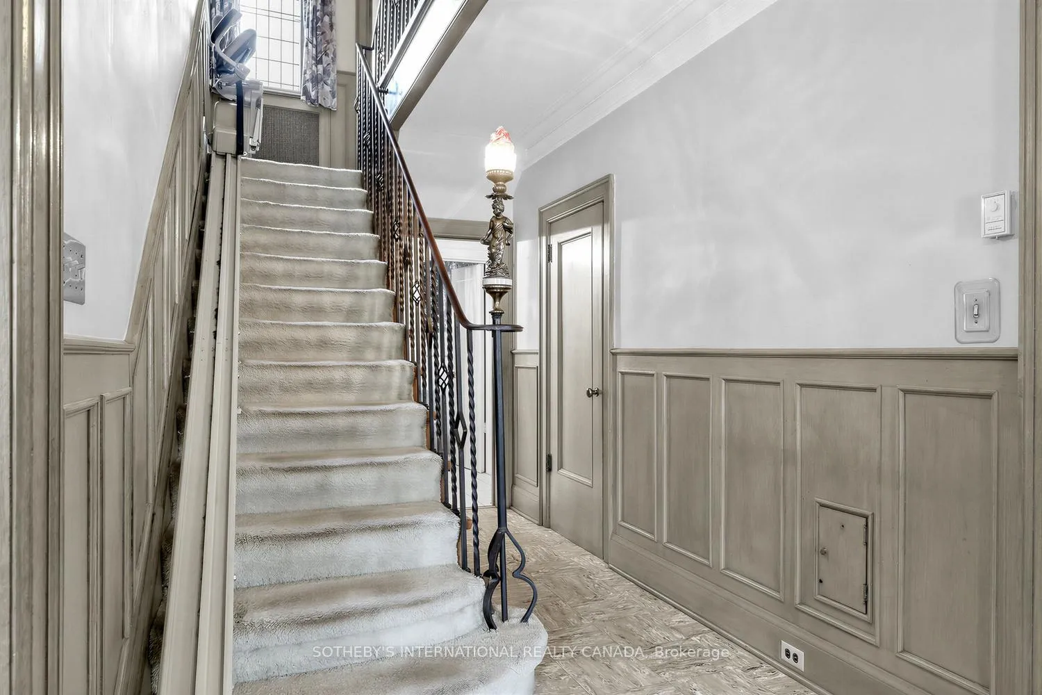 Photo 6 of 10 Gardiner Road, Toronto, Forest Hill South — HOMEH