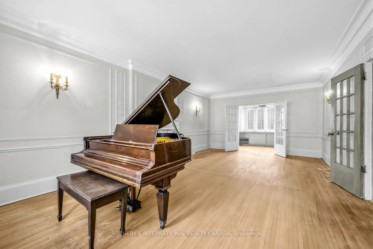 Photo 9 of 10 Gardiner Road, Toronto, Forest Hill South — HOMEH